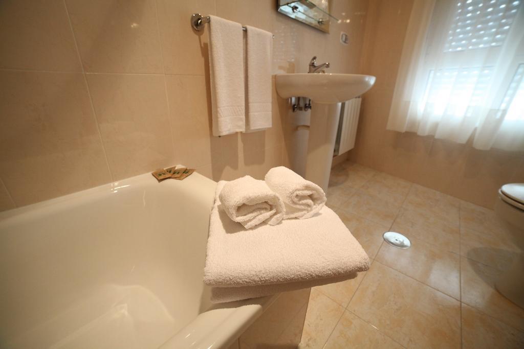 Hotel Rio Ulla Monterroso Стая снимка